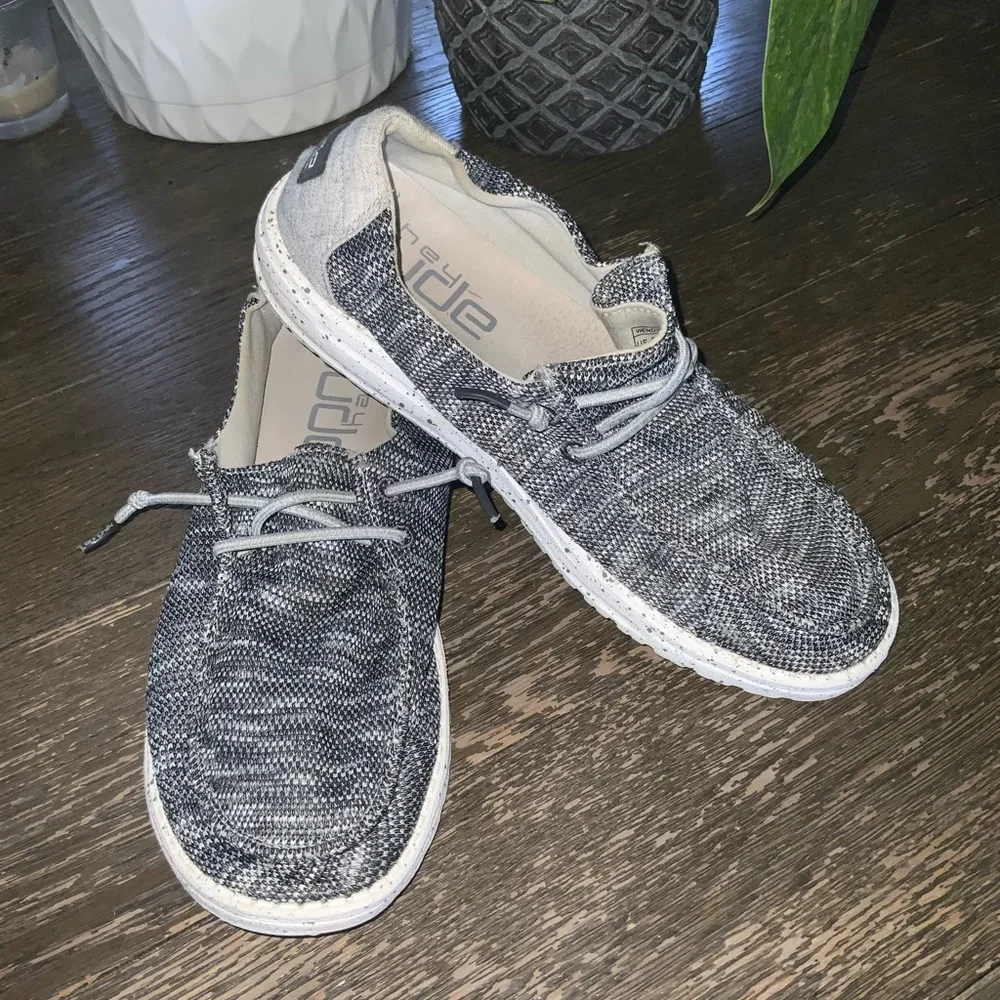 Hey Dude Women’s Wendy Box Dark Gray Slip On Shoes Size 9 - Picture 2 of 9